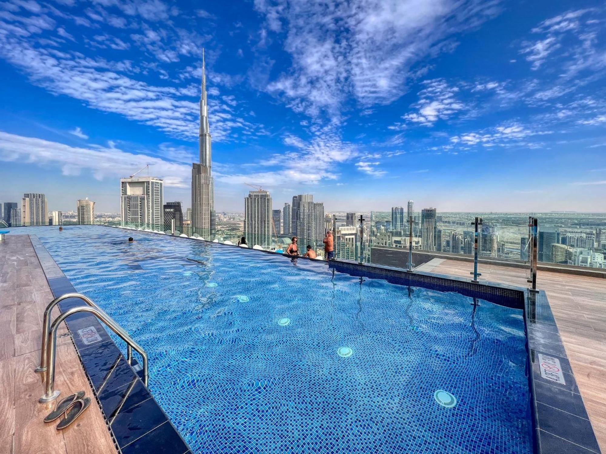 Infinity Pool & Burj Khalifa View L Luxe Paramount Dubai Exterior foto
